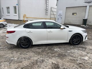 2020 Kia Optima IV Рестайлинг, белый, 1350000 рублей, вид 3