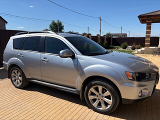 2011 Mitsubishi Outlander II Рестайлинг, серебристый, 1200000 рублей, вид 4