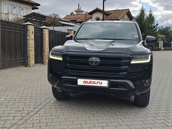 2023 Toyota Land Cruiser 300 Series, чёрный, 10900000 рублей - вид 1