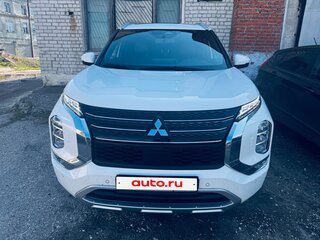 2023 Mitsubishi Outlander IV, белый, 4590000 рублей, вид 2