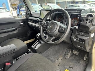 2021 Suzuki Jimny Sierra IV, бежевый, 1217009 рублей, вид 4