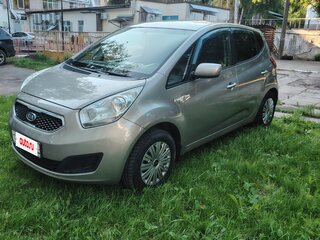 2012 Kia Venga 5-speed I, серебристый, 700000 рублей, вид 2