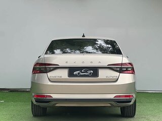 2021 Skoda Superb III Рестайлинг, серебристый, 1910000 рублей, вид 5