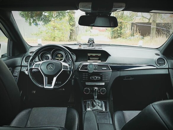 2012 Mercedes-Benz C-Класс 180 BlueEFFICIENCY III (W204) Рестайлинг, белый, 1500000 рублей - вид 3