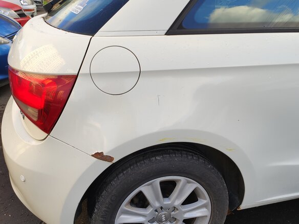 2010 Audi A1 I (8X), белый, 600000 рублей - вид 10