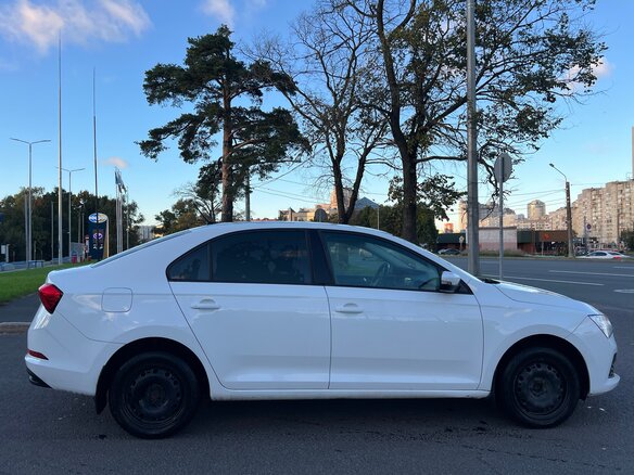 2020 Skoda Rapid II, белый, 1400000 рублей - вид 1