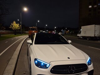 2020 Mercedes-Benz E-Класс 350 V (W213, S213, C238) Рестайлинг, белый, 5800000 рублей, вид 3