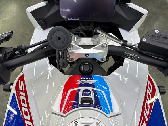 2021 BMW S 1000 XR, белый, 1899000 рублей - вид 12