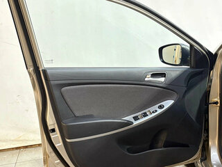 2011 Hyundai Solaris I, бежевый, 730000 рублей, вид 5