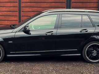 2011 Mercedes-Benz C-Класс 200 III (W204) Рестайлинг, чёрный, 1550000 рублей, вид 3