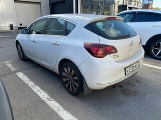 2013 Opel Astra J Рестайлинг, белый, 749000 рублей, вид 3