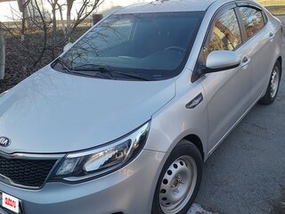 2015 Kia Rio III, серебристый, 799000 рублей, вид 2