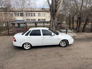 2015 Lada (ВАЗ) Priora I Рестайлинг, белый, 700000 рублей, вид 2