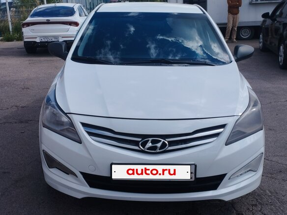 2015 Hyundai Solaris I Рестайлинг, белый, 515000 рублей - вид 1