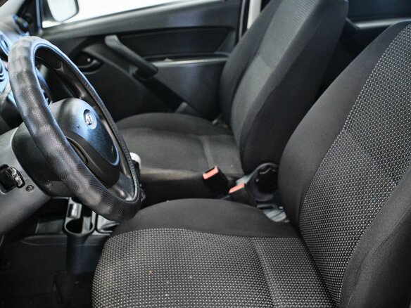 2013 Lada (ВАЗ) Granta I, белый, 375000 рублей - вид 16