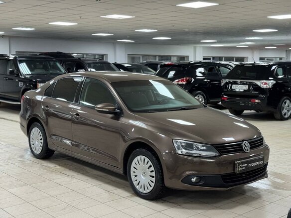 2012 Volkswagen Jetta VI, коричневый, 729000 рублей - вид 2