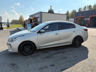 2018 Kia Rio IV, бежевый, 1000000 рублей, вид 4