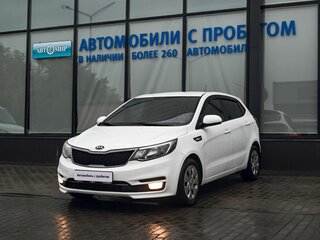 2017 Kia Rio III Рестайлинг, белый, 650000 рублей, вид 1