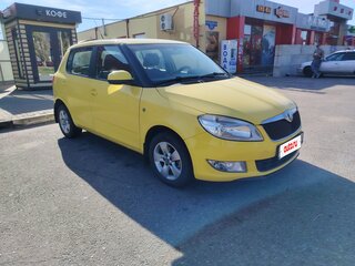 2010 Skoda Fabia II Рестайлинг, жёлтый, 500000 рублей, вид 3
