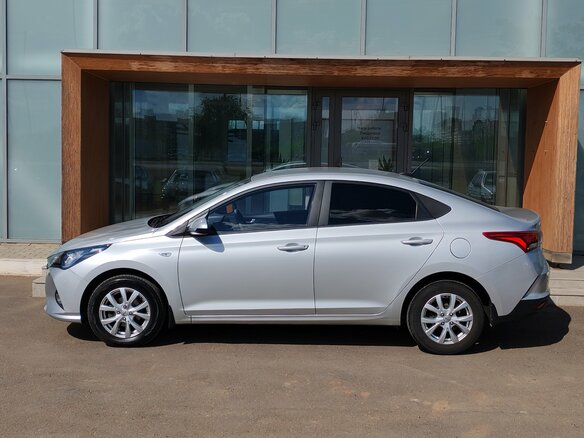 2021 Hyundai Solaris II Рестайлинг, серебристый - вид 3