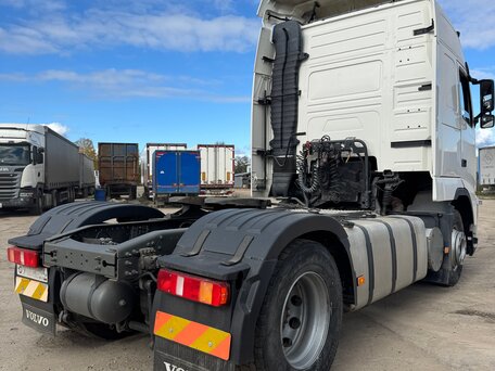 2011 Volvo FH, белый, 3000000 рублей, вид 4