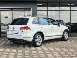 2010 Volkswagen Touareg II, белый, 1299000 рублей, вид 5