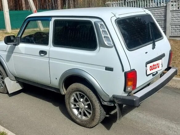 2010 Lada (ВАЗ) 2121 (4x4) I Рестайлинг, белый, 465000 рублей - вид 2