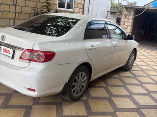 2011 Toyota Corolla X (E140, E150) Рестайлинг, белый, 600000 рублей, вид 2