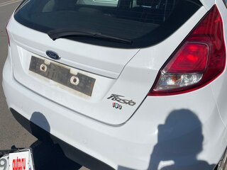 2016 Ford Fiesta Mk6 Рестайлинг, белый, 840000 рублей, вид 3