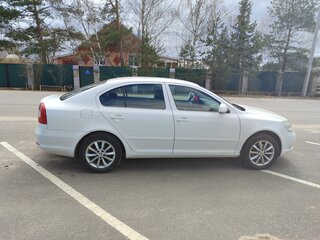 2012 Skoda Octavia II (A5) Рестайлинг, белый, 890000 рублей, вид 4