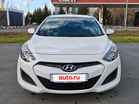 2013 Hyundai i30 II, белый, вид 2