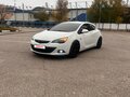2013 Opel Astra GTC J Рестайлинг, белый - вид 1