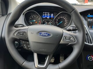 2017 Ford Focus III Рестайлинг, чёрный, 1449000 рублей, вид 5