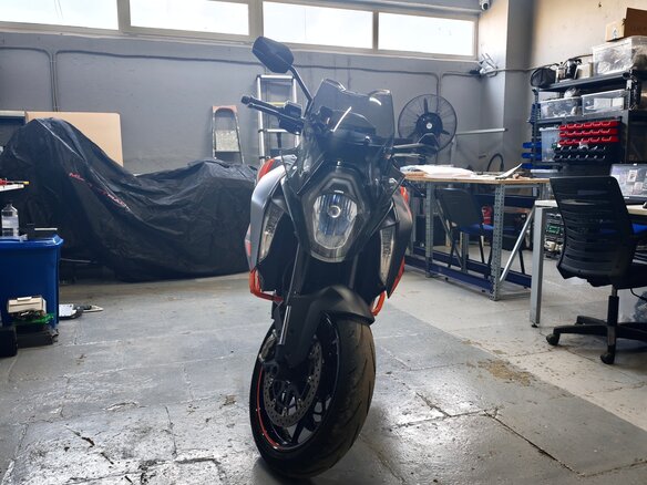 2016 KTM 1290 Super Duke GT, серый, 1000000 рублей - вид 4