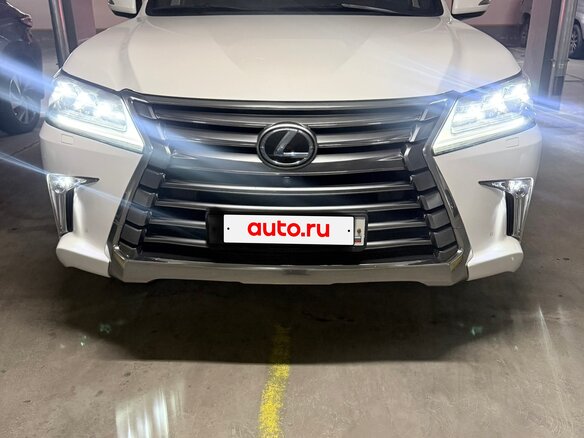 2017 Lexus LX 570 III Рестайлинг 2, белый, 9750000 рублей - вид 1