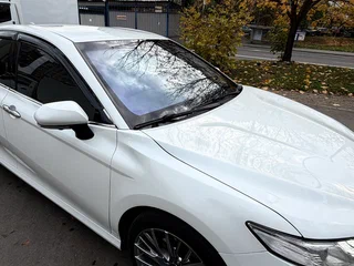 2018 Toyota Camry VIII (XV70), белый, 2850000 рублей, вид 2