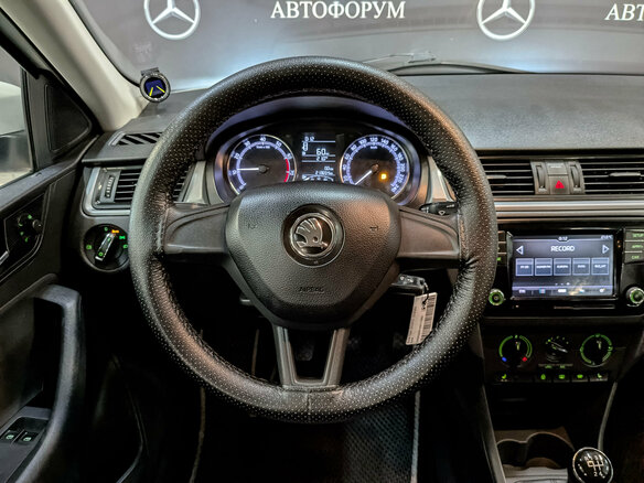 2019 Skoda Rapid I Рестайлинг, белый, 800000 рублей - вид 21