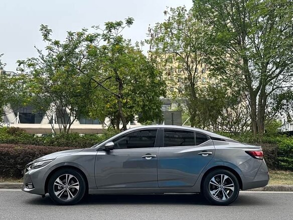 2022 Nissan Sylphy IV (B18), серый, 1140000 рублей - вид 3