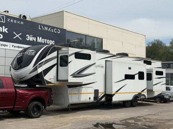 2023 Grand Design RV Solitude, белый, 9965000 рублей