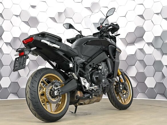 2023 Yamaha MT-09 Tracer (FJ-09), чёрный - вид 6
