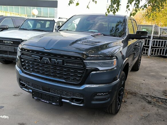 2026 Ram 1500 Crew Cab V Рестайлинг, синий, 10290000 рублей - вид 1