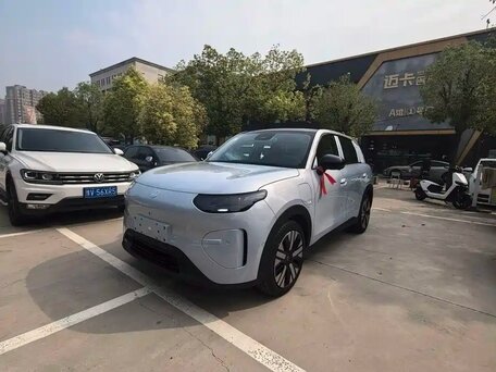2026 Leapmotor A10 53 kWh, серебристый, 2237007 рублей, вид 1