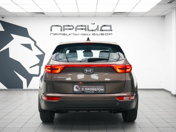 2018 Kia Sportage IV Рестайлинг, коричневый, 2179000 рублей - вид 3