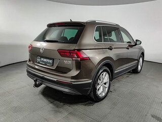 2017 Volkswagen Tiguan II, коричневый, 2291000 рублей, вид 5