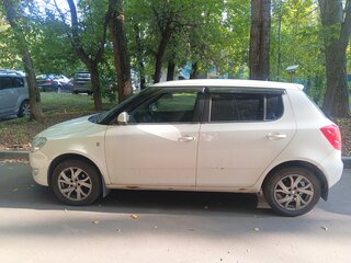 2011 Skoda Fabia II Рестайлинг, белый, 350000 рублей, вид 3