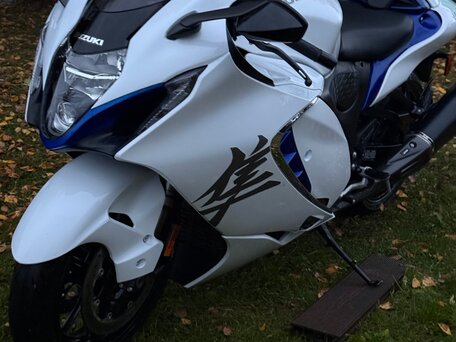 2024 Suzuki GSX 1300 R Hayabusa, белый, 1750000 рублей, вид 2