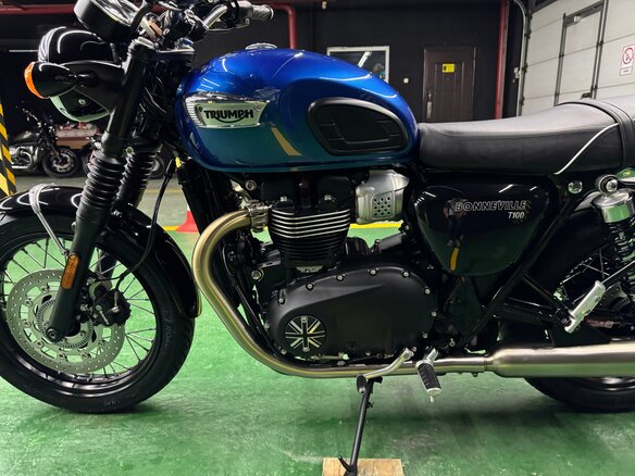 2023 Triumph Bonneville T100, синий, 1075000 рублей - вид 10