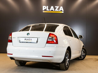 2012 Skoda Octavia II (A5) Рестайлинг, белый, 950000 рублей, вид 4