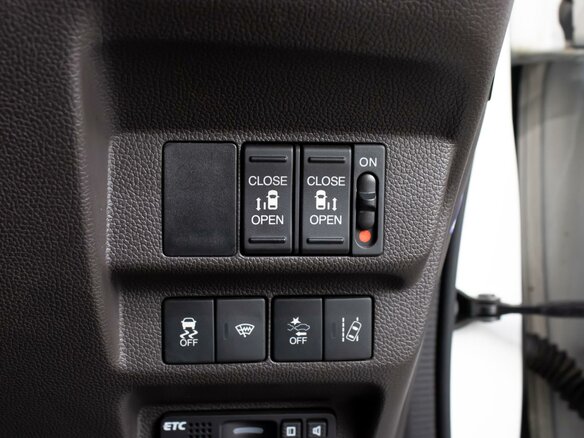2017 Honda Freed II, белый, 1680000 рублей - вид 17