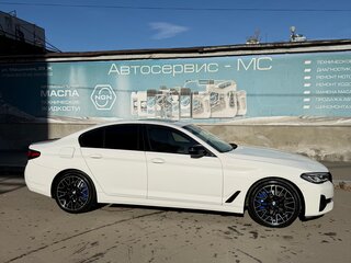 2022 BMW 5 серии 520i VII (G30/G31/G38) Рестайлинг, белый, 5500000 рублей, вид 5